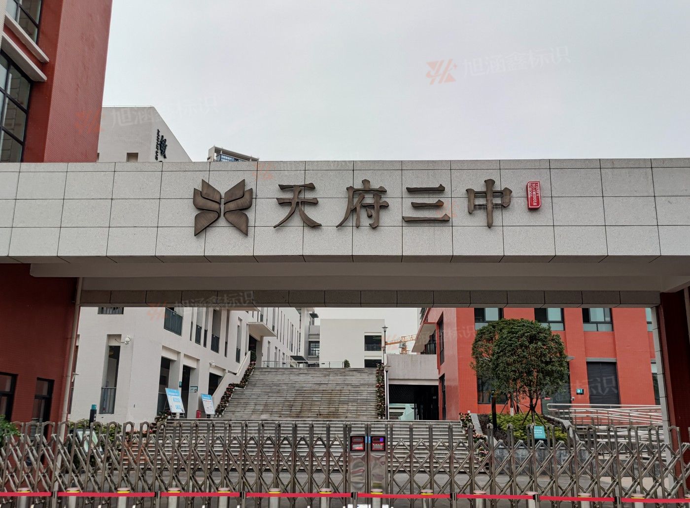 <strong>天府三中导视系统施工</strong>