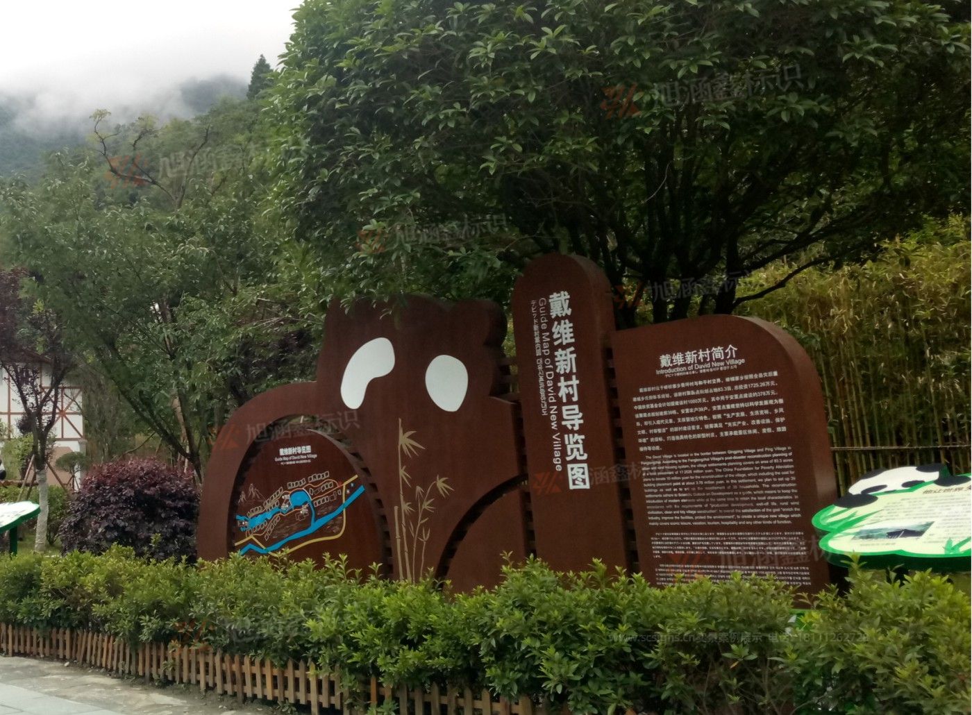 <strong>蜂桶寨邓池沟景区导视施工</strong>